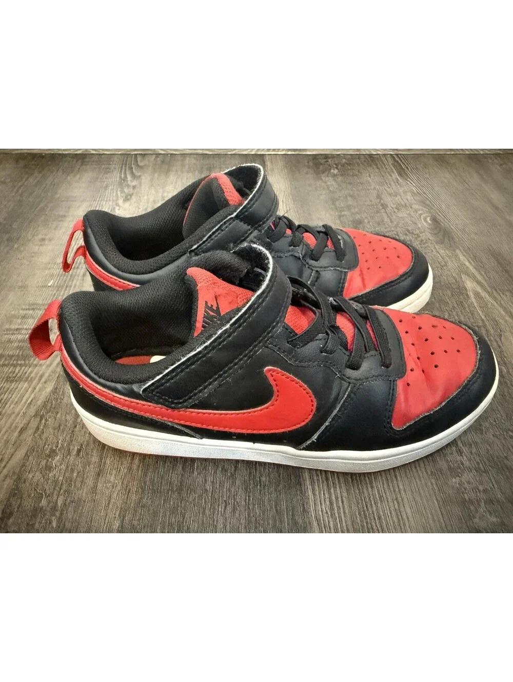 Nike Boys Low Top Sneakers Black Red White Size 2.5 Y Breathable Athletic Shoes